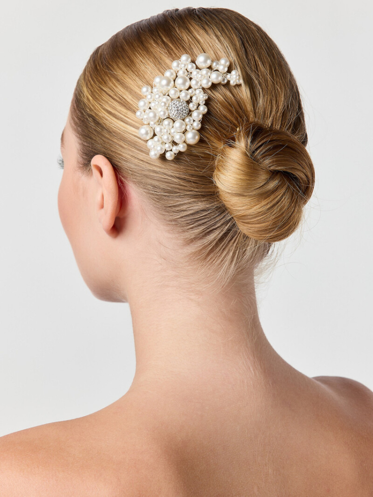 Poirier Peigne cheveux doré main product photo