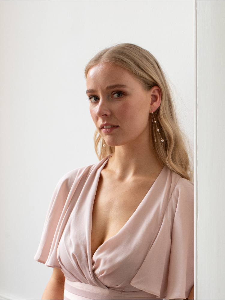 Abrazi Maren Boucles d'Oreilles Rose main product photo